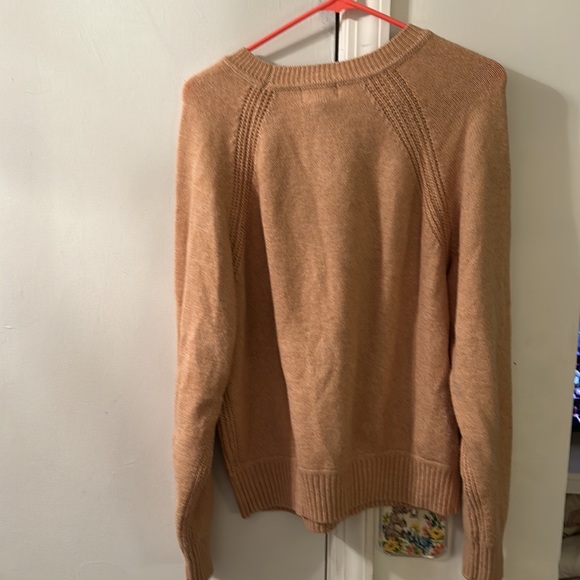 Tan sweater - Picture 5 of 5